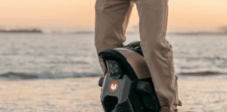 Sporty electric unicycle fuels your urban adventure at more than 40 mph